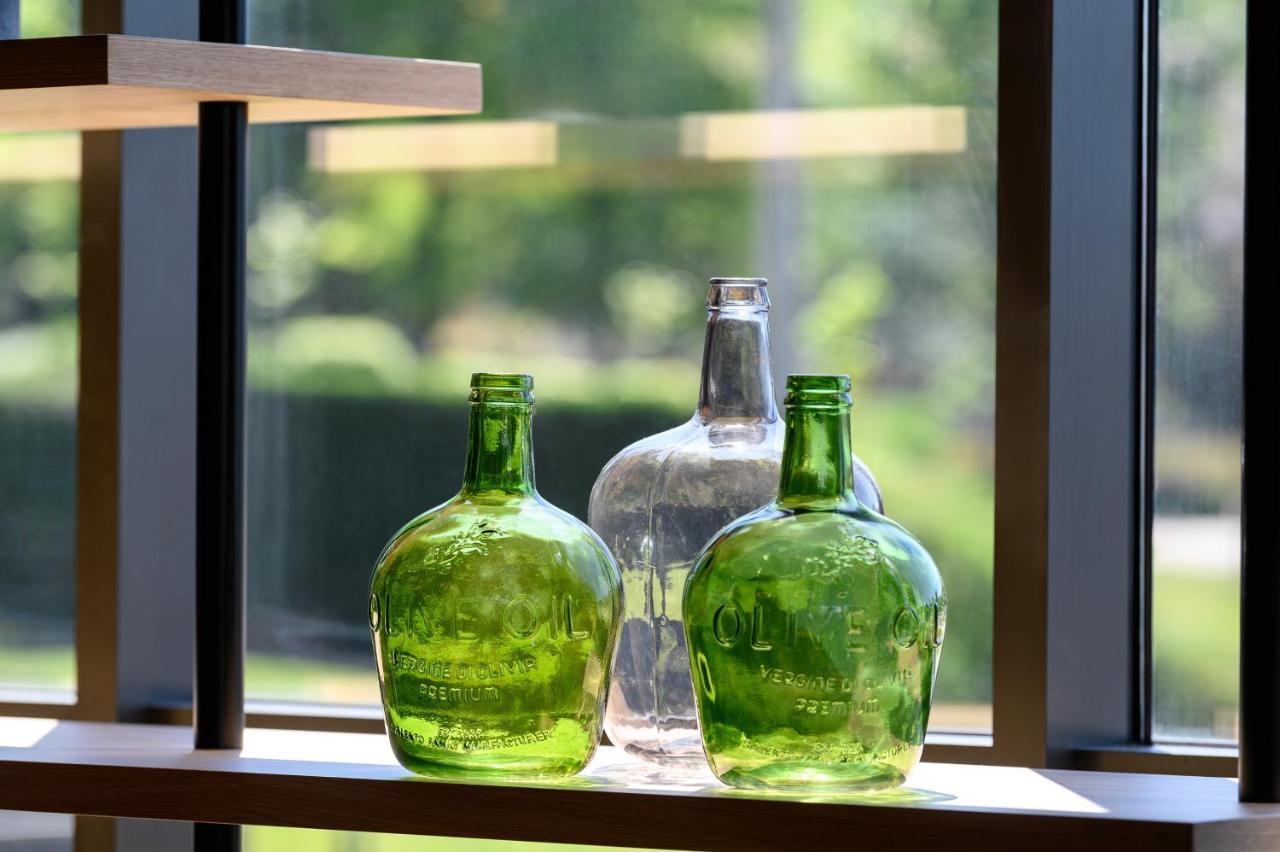 メリア ブラガ ホテル ＆ スパ エクステリア 写真 Bottles of absinthe