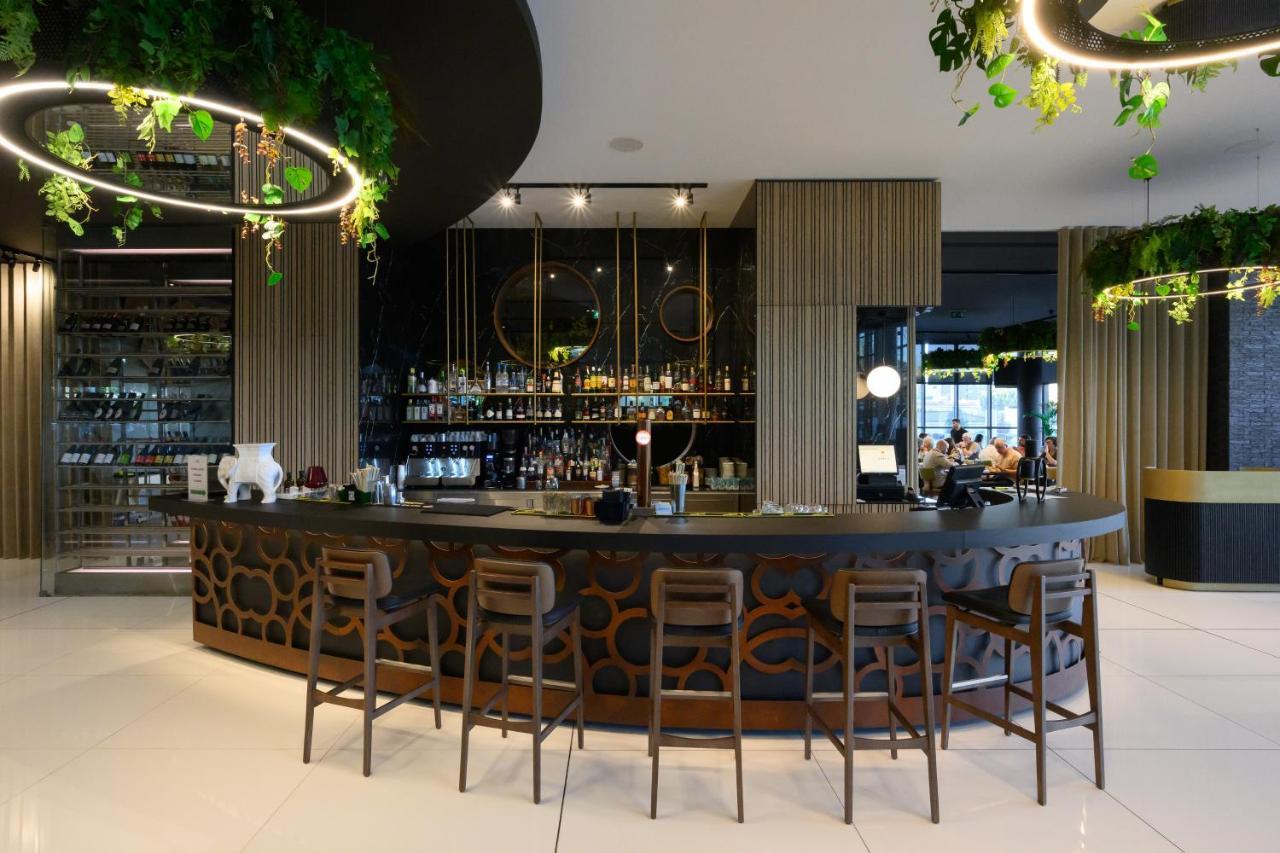 メリア ブラガ ホテル ＆ スパ エクステリア 写真 The bar at the lounge