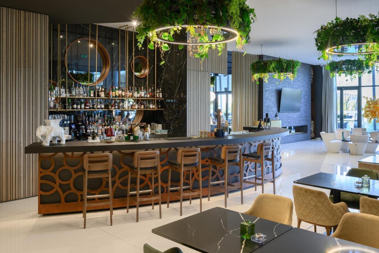 メリア ブラガ ホテル ＆ スパ エクステリア 写真 The bar at the hotel
