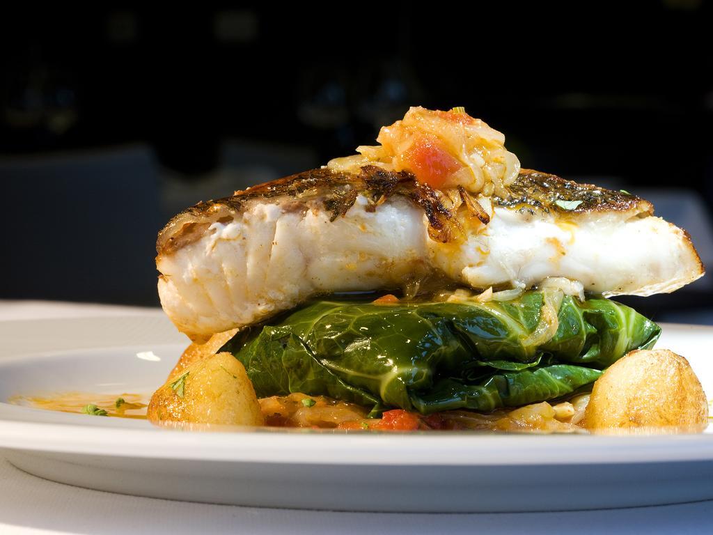 メリア ブラガ ホテル ＆ スパ エクステリア 写真 A prepared dish of halibut