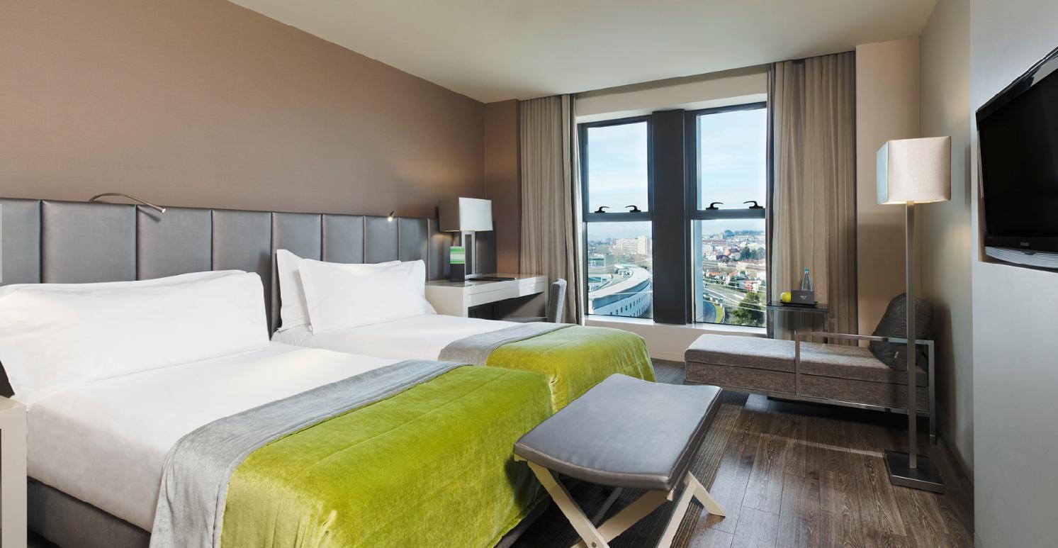 メリア ブラガ ホテル ＆ スパ エクステリア 写真 A guest room at the Hotel Valencia