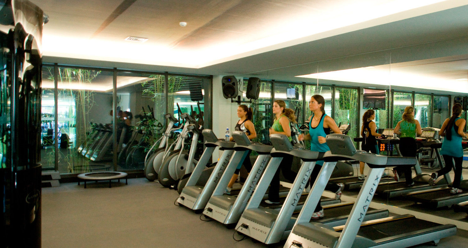 メリア ブラガ ホテル ＆ スパ エクステリア 写真 A row of treadmills