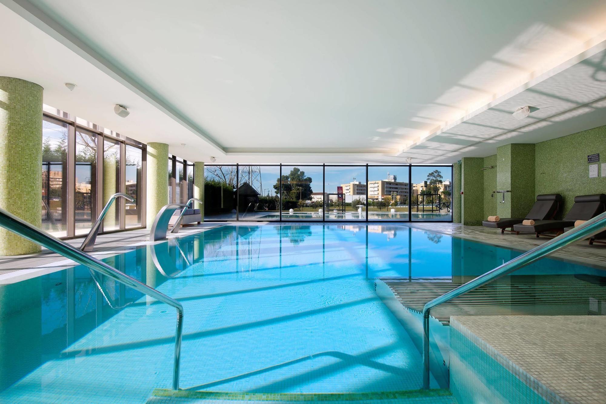 メリア ブラガ ホテル ＆ スパ エクステリア 写真 Indoor pool
