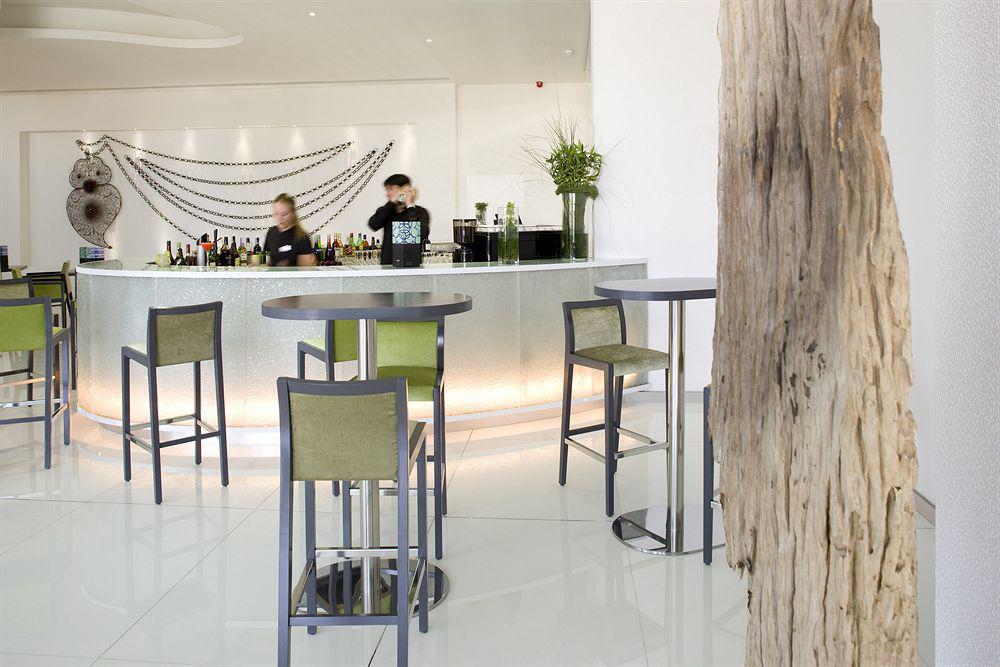 メリア ブラガ ホテル ＆ スパ レストラン 写真 The bar at the hotel