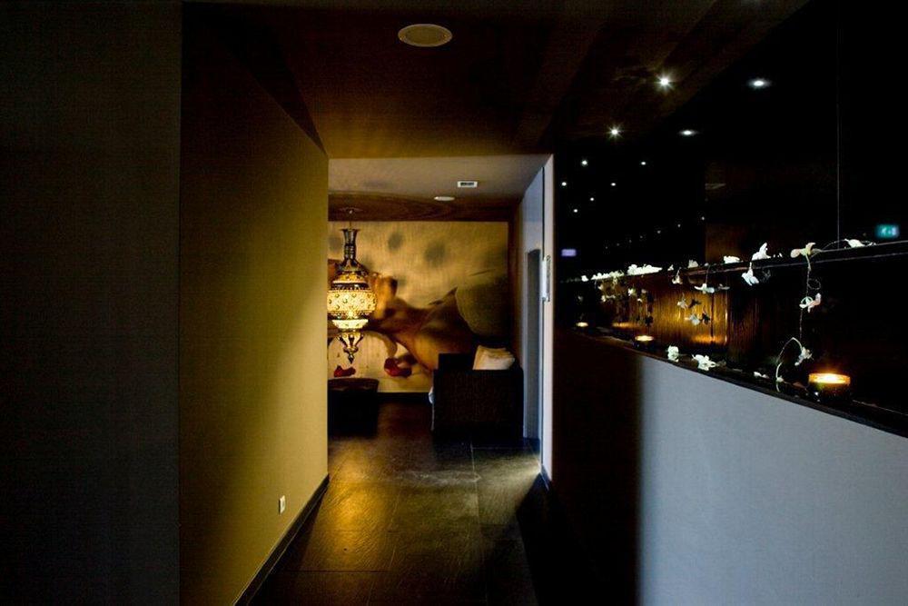 メリア ブラガ ホテル ＆ スパ インテリア 写真 The interior of a modern Japanese restaurant